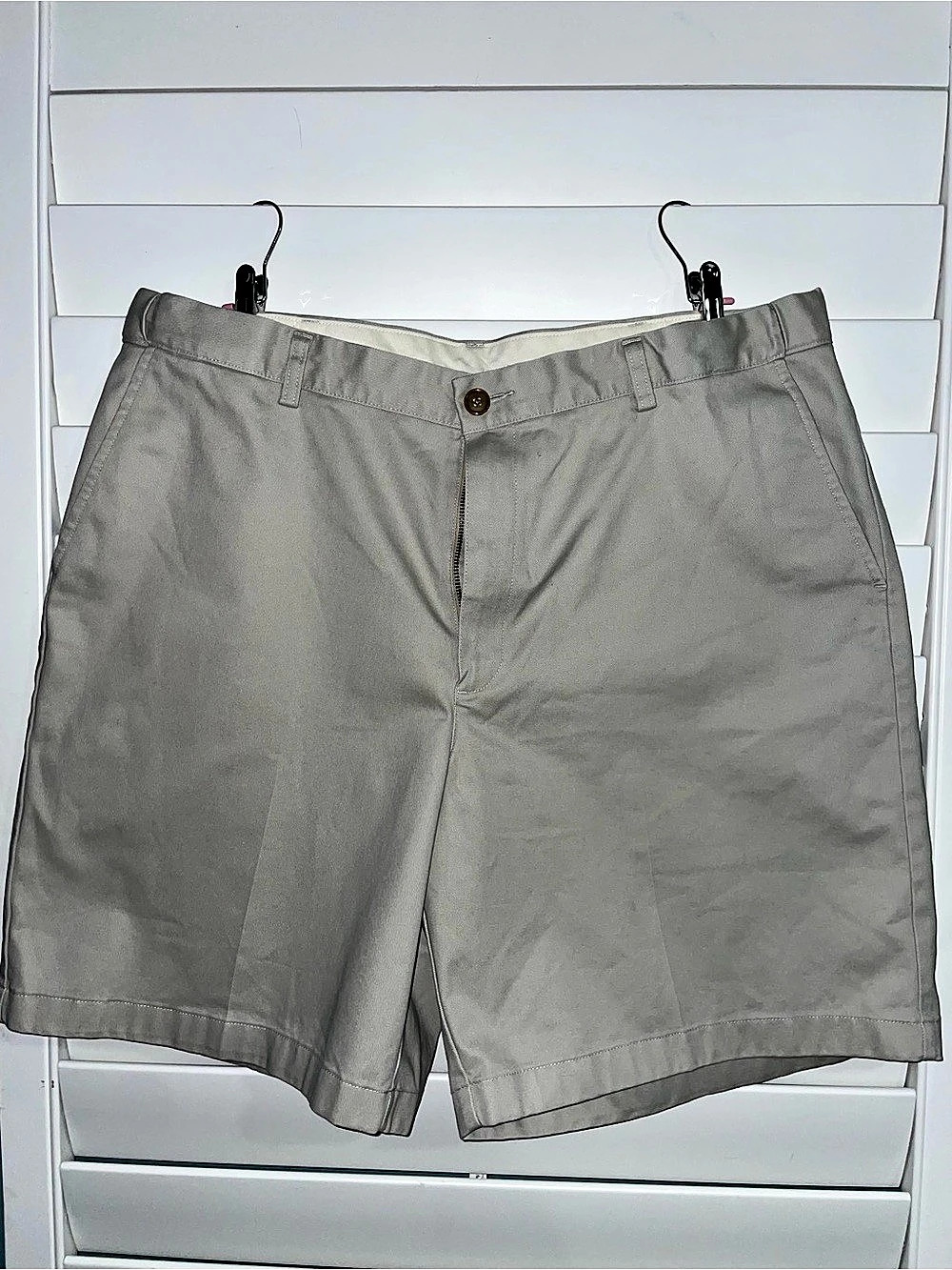 L.L.Bean Comfort Waist Men's Flat Front Cotton Shorts khaki Waist 38